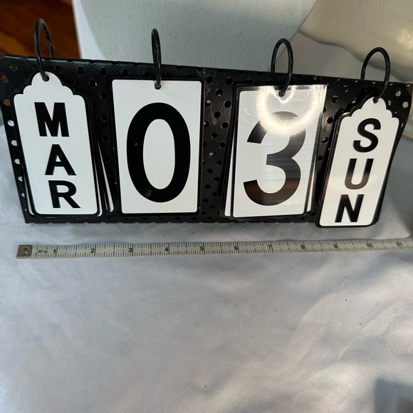 Farmhouse kitchy metal date calendar - Picture 5 of 6